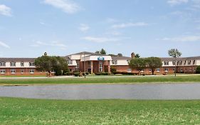 Days Inn And Suites By Wyndham Sikeston